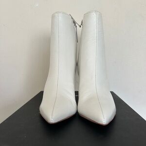 BNWOT Women’s white Schutz booties 7B S-Adilen